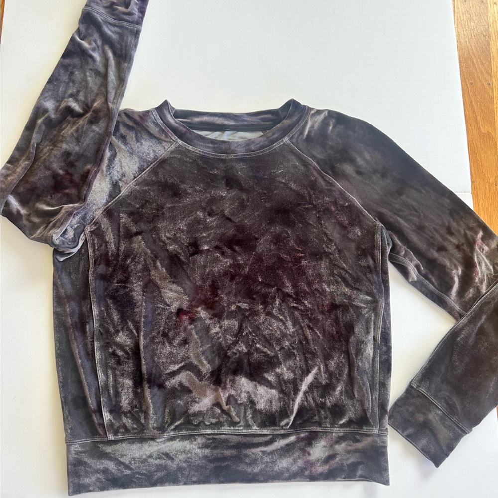Marbled purple velour Lululemon active sweatshirt size 4